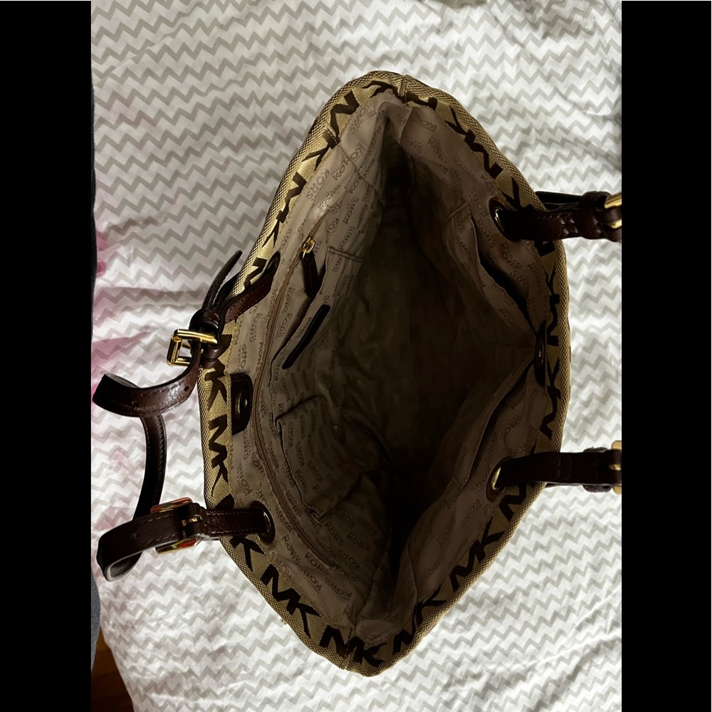 Large Michael Kors purse - Picture 4 of 4